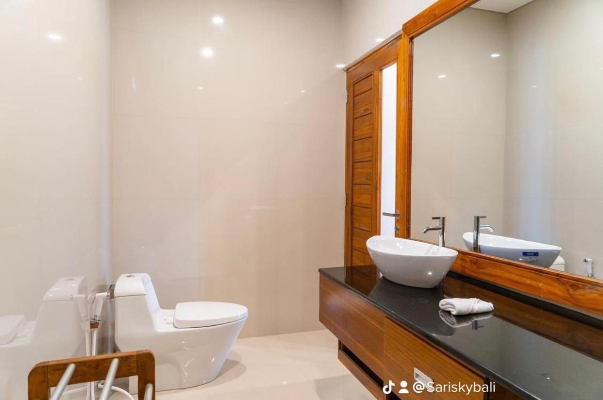 Sari Sky Bali Hotel Kubupenlokan Exterior foto